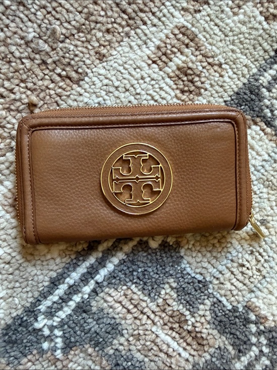 Tory Burch Handbags - Tory Burch Tan Pebbled Leather Zip Wallet with Gold Logo